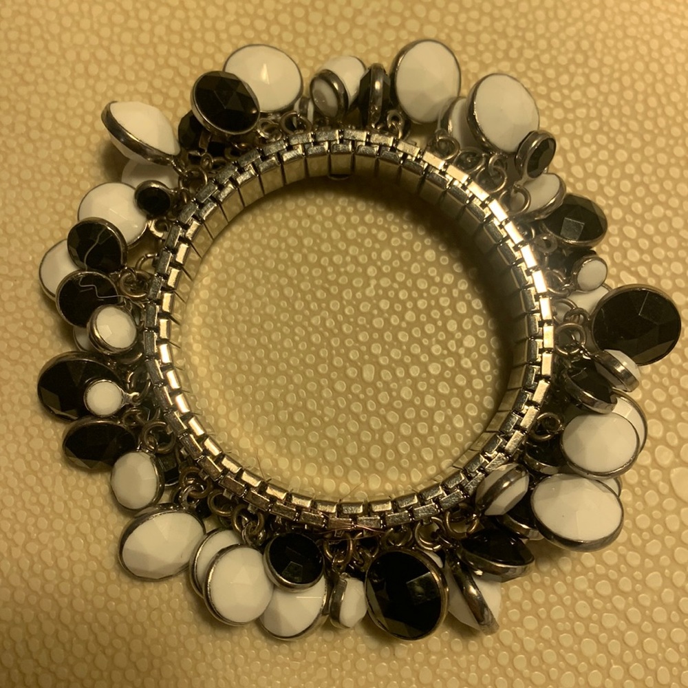 Black and White beaded bracelet
